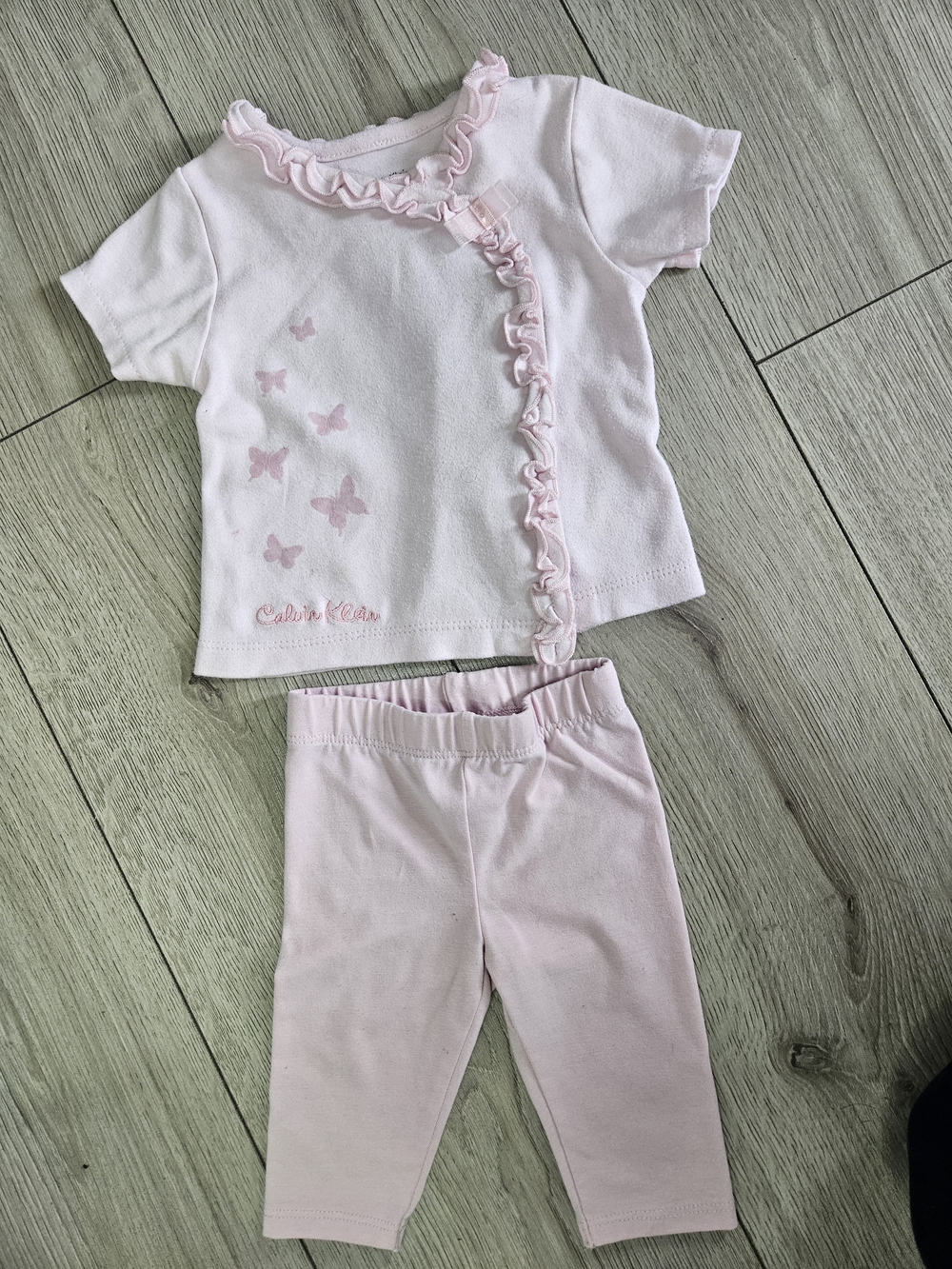 Calvin Klein Baby Girl Pink Ruffle Butterfly Top&Leggings Set 3-6 Months 5/20$🩷